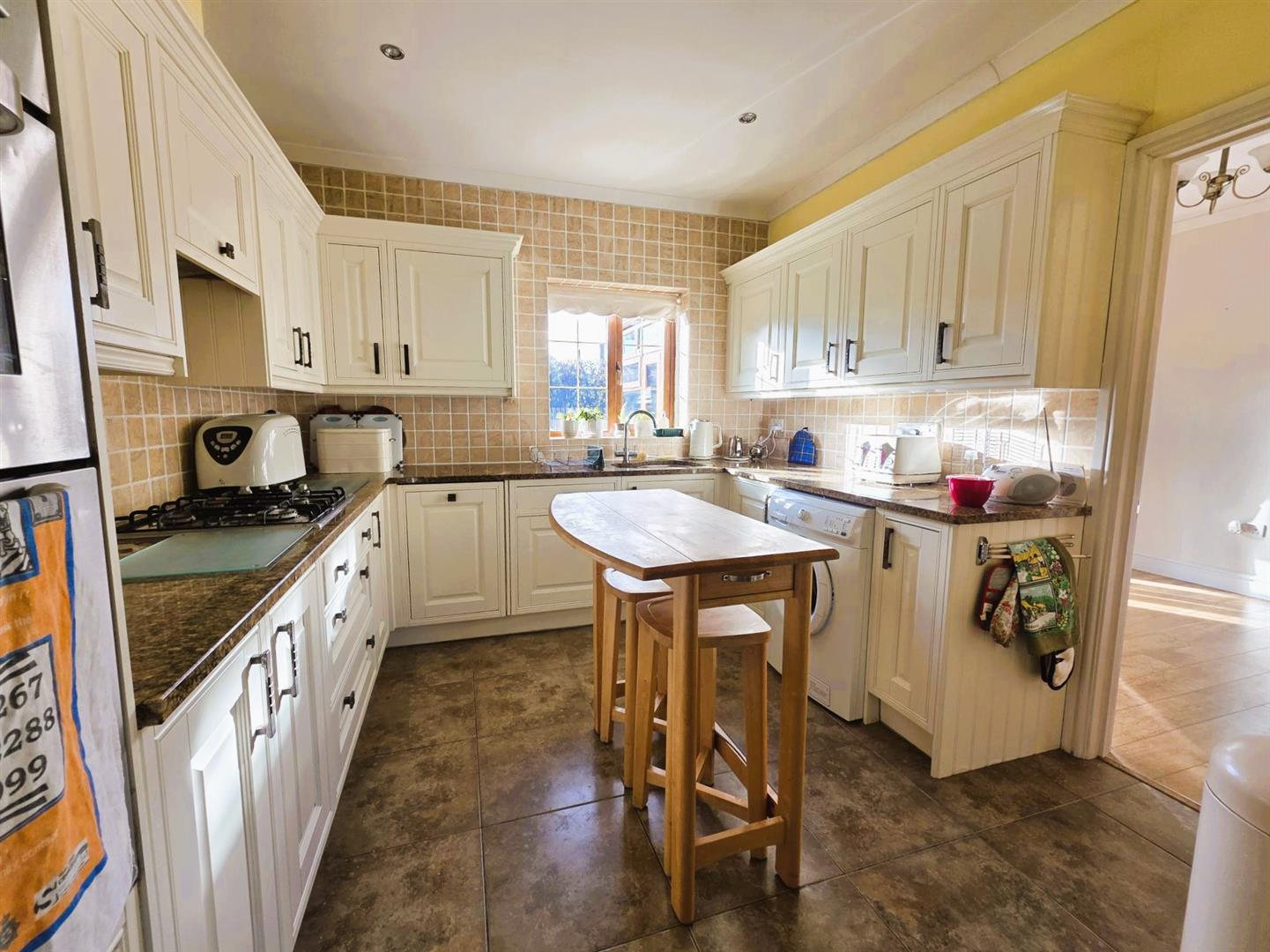 Clos Ty Gwyn, Dafen, Llanelli, SA14 8UT